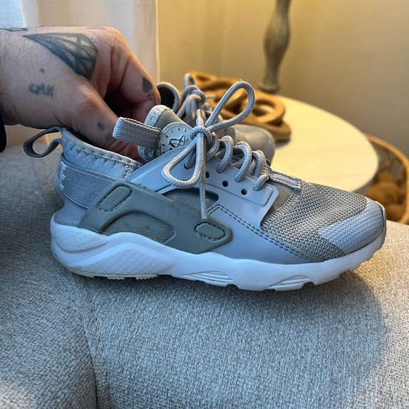 Nike Air Huarache Ultra Junior - Wolf Grey - Kids Boys 11 - Picture 9 of 9